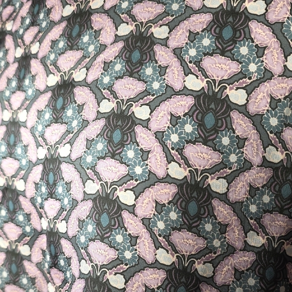 Tristan Floral Print Blouse with Bell Sleeves & Pearl Back Buttons – Size P/S - Picture 4 of 11